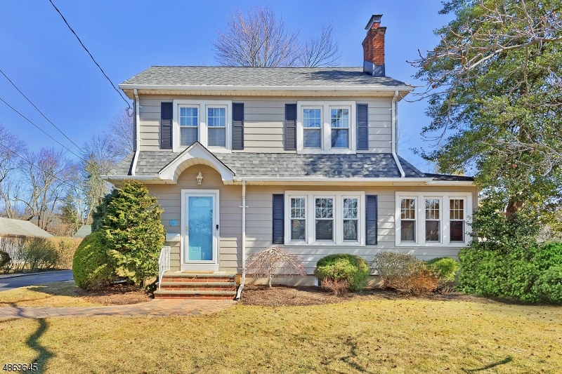 15 Clinton Avenue, New Providence <br /> Sold $629,000